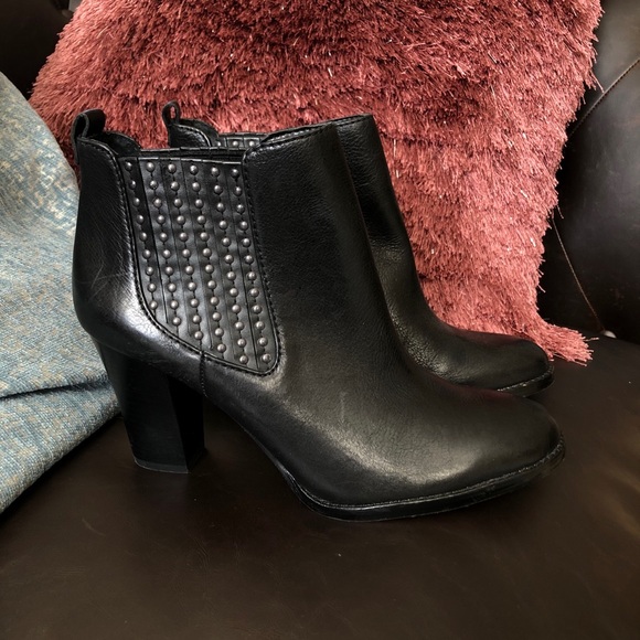 EUC Antonio Melani Booties - Picture 2 of 6